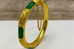 Vintage 24k Yellow Gold Split Jade Bangle Bracelet With Screw Clasp And Safety Chain